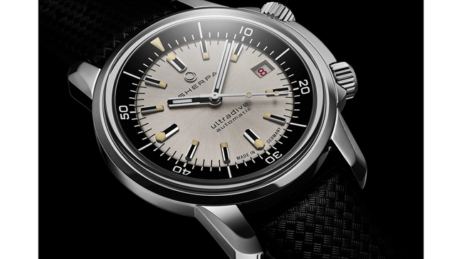 Sherpa Ultradive Moon Tuxedo_Dial with black rubber