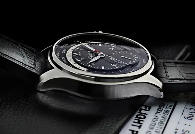 Alpina Worldtimer Manufacture side
