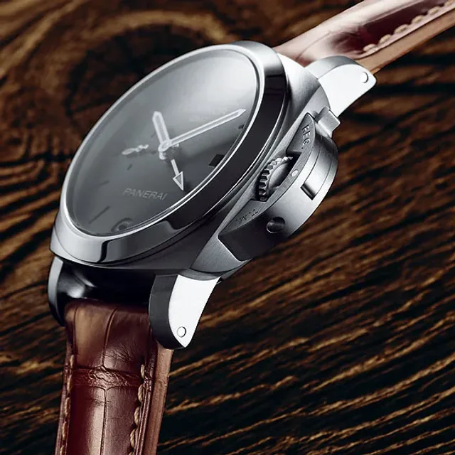 Panerai Luminor 1950 3 Days GMT side