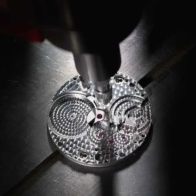 Cartier - assembling movement