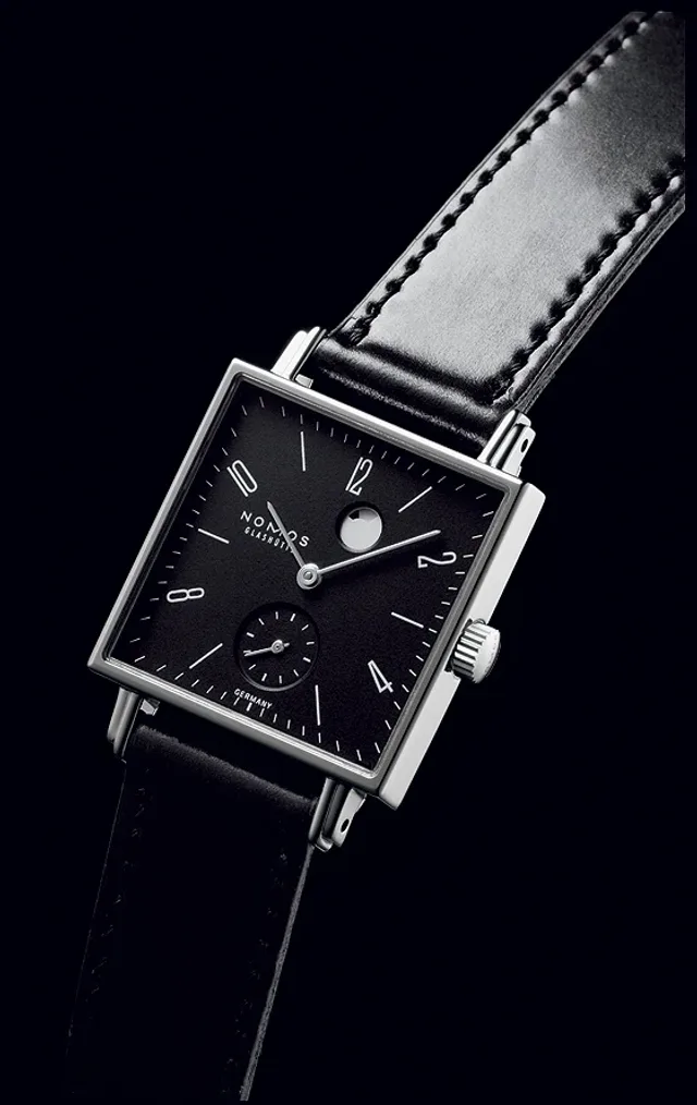 Nomos Tetra Gangreserve - front