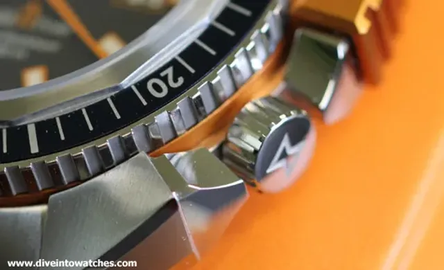 Edox Hydro Sub North Pole LE - Crown
