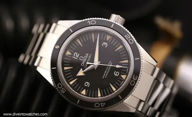 Omega Seamaster 300 Master Co-Axial - Bracelet - reclining