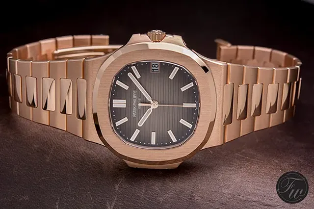 Patek Philippe Nautilus Ref. 5711 - Gold - front