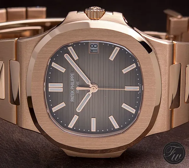 Patek Philippe Nautilus Ref. 5711 - Gold - dialCU