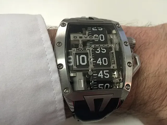 Devon Tread 2 - wrist