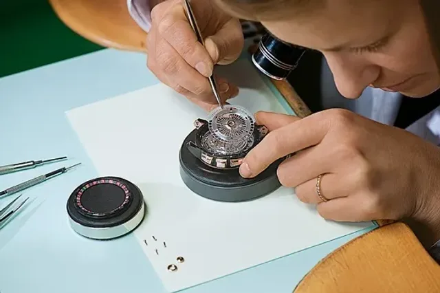 Watchmaker_2_300-560
