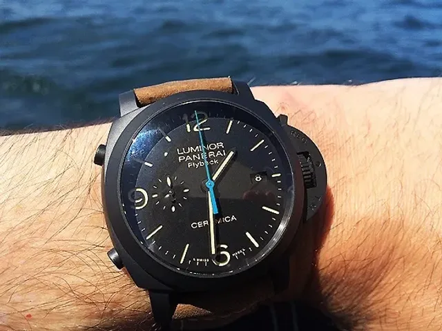 Panerai Luminor Ceramica - wrist-water