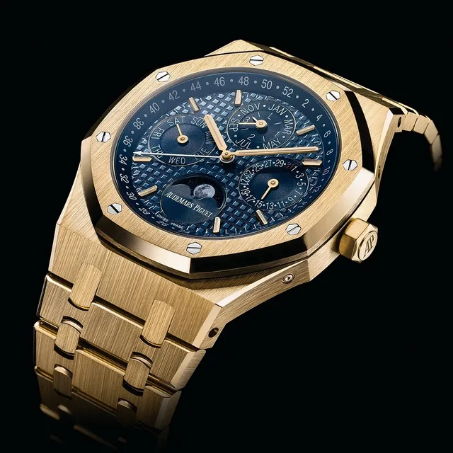 Audemars Piguet Royal Oak QP - yellow gold - angle