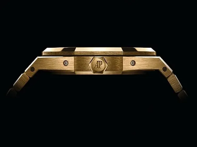 Audemars Piguet Royal Oak QP - yellow gold - side