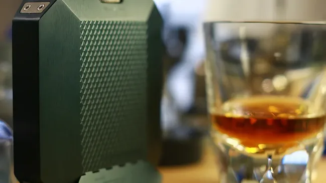 Urwerk Macallan Flask - lifestyle