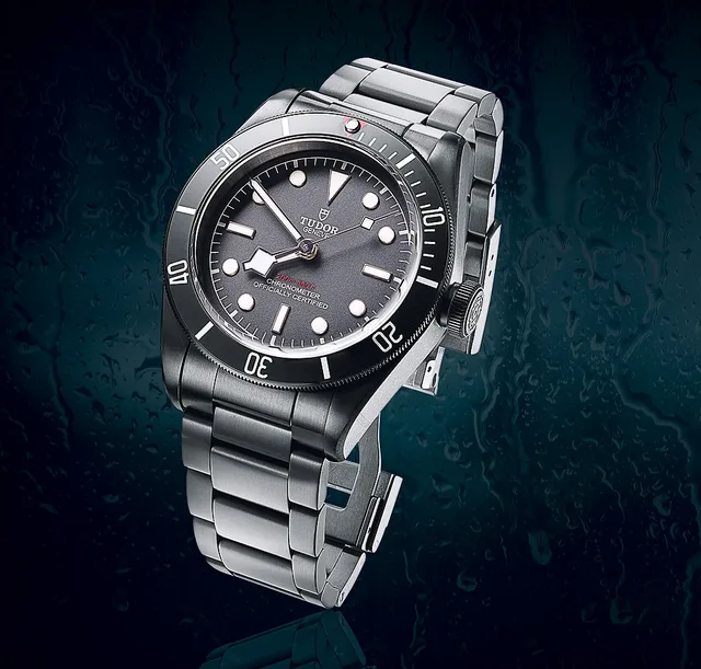 Tudor Heritage Black Bay Dark - front