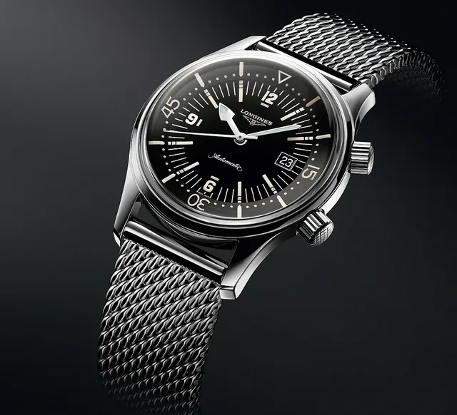 Longines Legend Diver - Milanese bracelet - angle