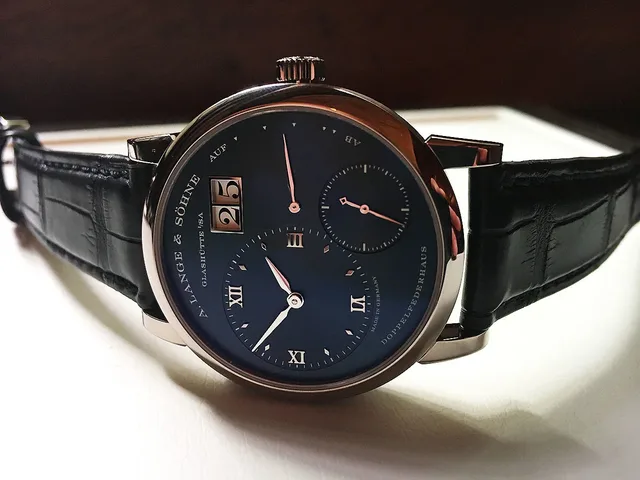 ALS Blue Dial Lange1 - reclining