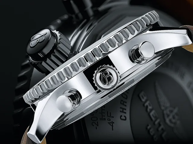 Breitling Navitimer Rattrapante - side