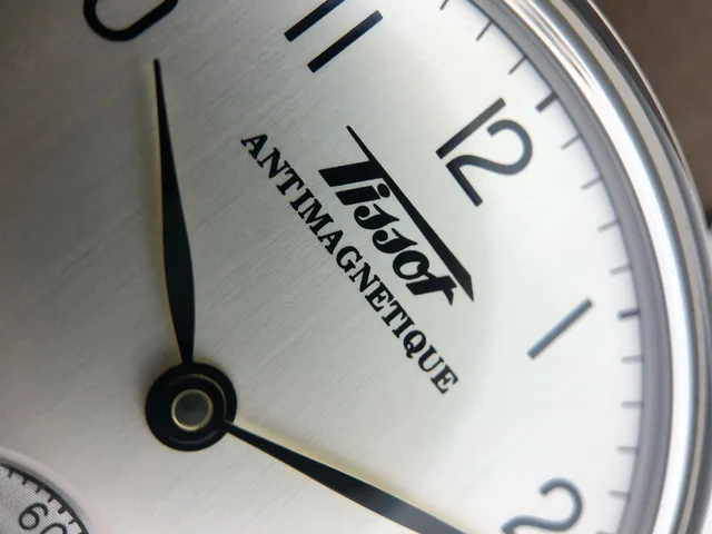 Close-up on the dial of the Tissot Heritage Antimagnetique Heritage 2018.