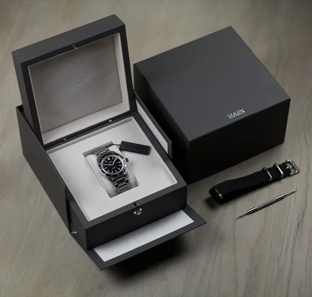 Maen Hudson Automatic box