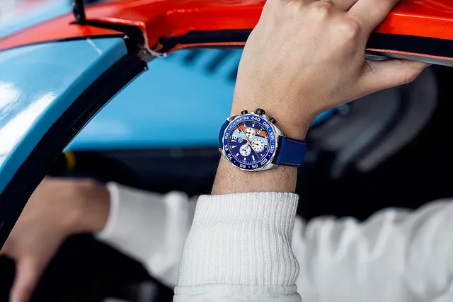 TAG Heuer Formula 1 Gulf - wrist