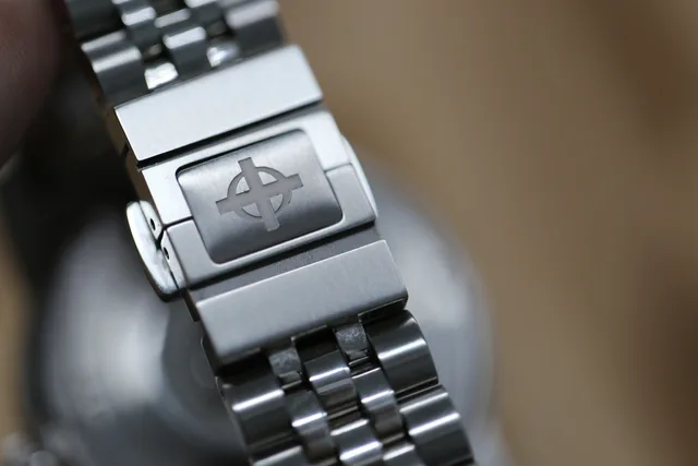 A small spring-loaded extension adds to the watch's functionality.