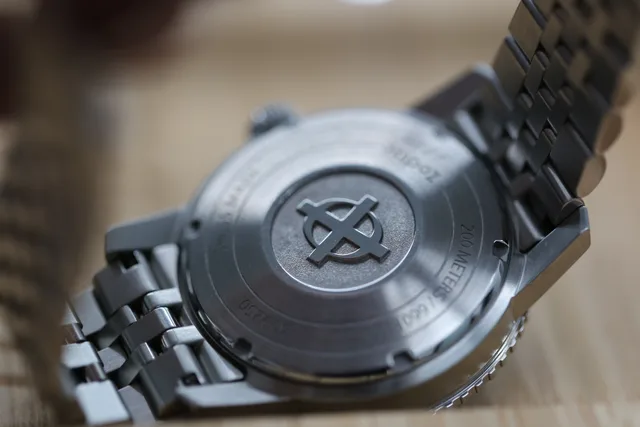 The closed caseback features one of Fossil's STP 1-11 movements.