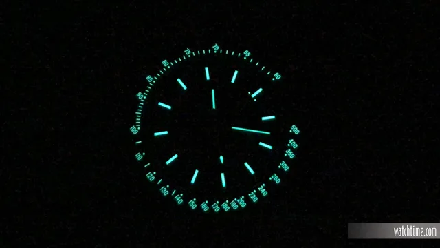Omega Speedmaster Dark Side of the Moon Apollo 8 - Lume