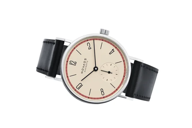 NOMOS_Tangente_a_century_of_Bauhaus_33_red_02