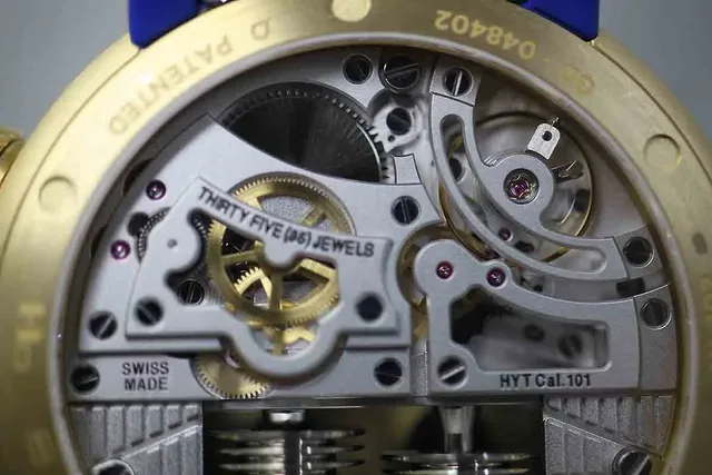 HYT H0 Gold Fluid - movement - top