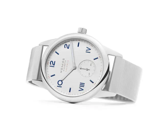 03_NOMOS_Glashuette_Club_Campus_neomatik_39_with_bracelet_3D_front
