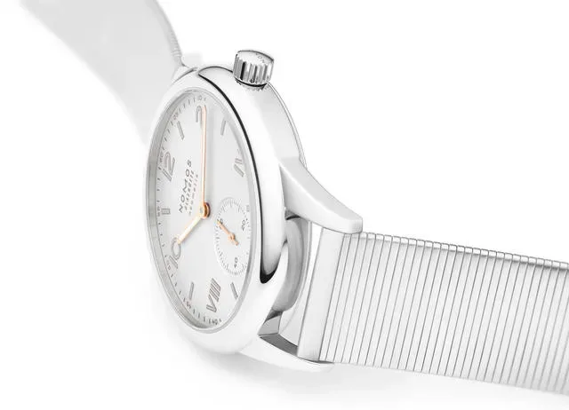 13_NOMOS_Glashuette_Club_Campus_neomatik_with_bracelet_detail_case