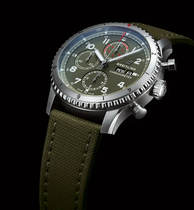 Breitling Aviator 8 Chronograph 43 Curtiss Warhawk - angle