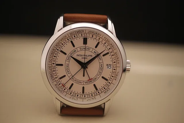 Patek Philippe Calatrava Ref. 5212A-001 - standing