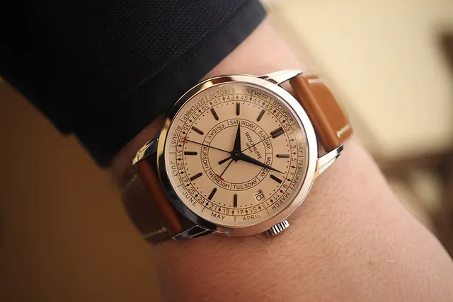 Patek Philippe Calatrava Ref. 5212A-001 - wrist 2