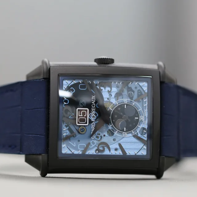 Girard-Perregaux Vintage 1945 Earth to Sky