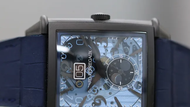 Girard-Perregaux Vintage 1945 Earth to Sky