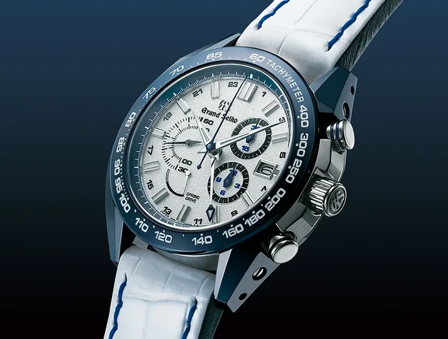 Grand Seiko Nissan GT-R Limited Edition - angle
