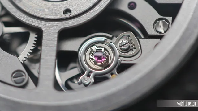 Hublot Big Bang Unico GMT Carbon - Movement - Balance