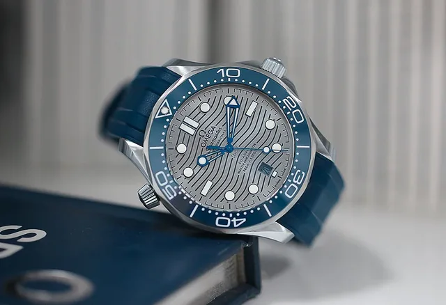 Omega Seamaster 300M - reclining