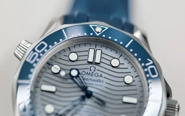 Omega Seamaster Professional 300M - bezel CU