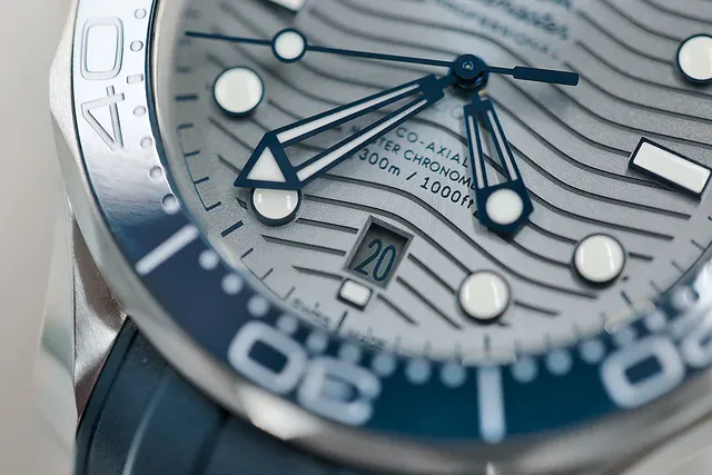 Omega Seamaster Professional 300M - hands