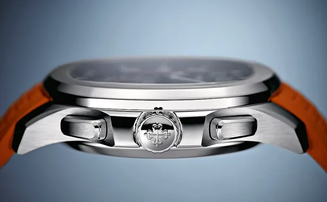 Patek Philippe Aquanaut Chronograph - side