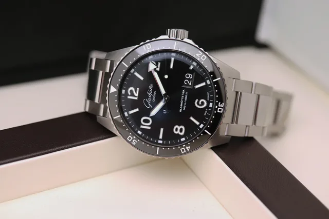 Glashütte Original Spezialist SeaQ Panorama Date in black