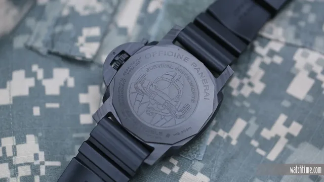Panerai_Submersible_Carbotech_Panerai Submersible Marina Militare Carbotech - Caseback