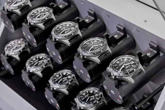 Glashutte Original SeaQ cases