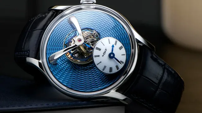 MB&F LM Thunderdome PT - reclining