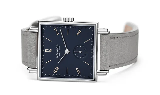 Nomos Tetra Fidelio - reclining