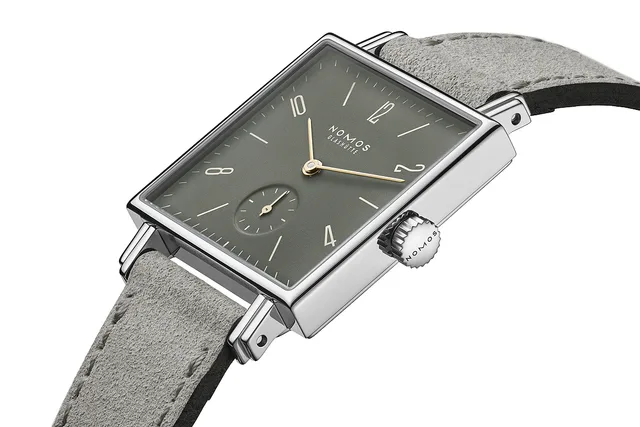 Nomos Tetra Ode an die Freude - angle