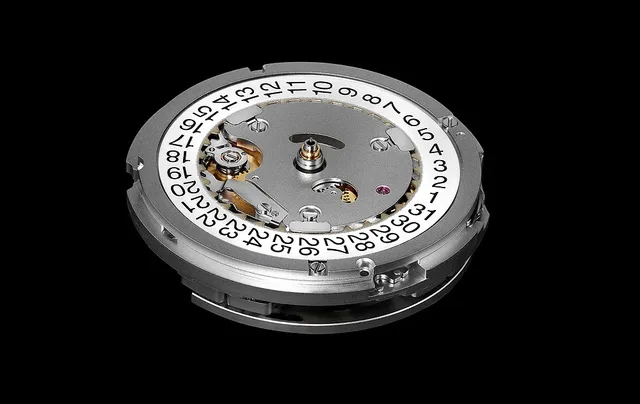 NORQAIN Caliber NN20 GMT - Front