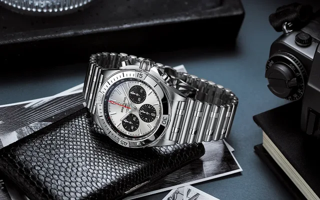Breitling-Chronomat-B01-42_panda_1000
