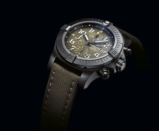Breitling_Avenger_Chronograph_45_Night_Mission_angle_1000
