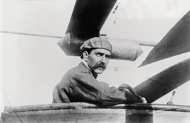 Louis-Breguet-in-Breguet-aircraft-1910_1000
